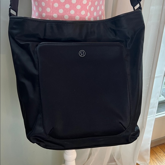 Lululemon All Set Bucket Bag - Picture 6 of 16